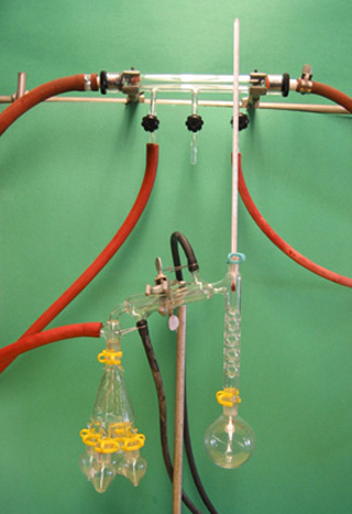 A vacuum distallation apparatus.